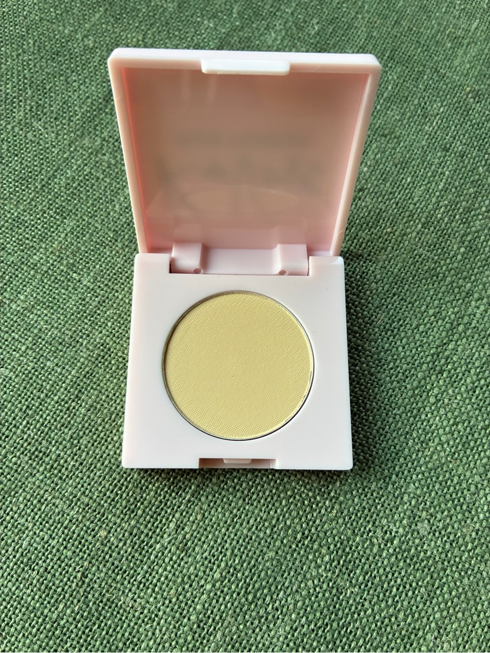K Voss Pixie Powder Setting Powder – Murray Hill 2.5g